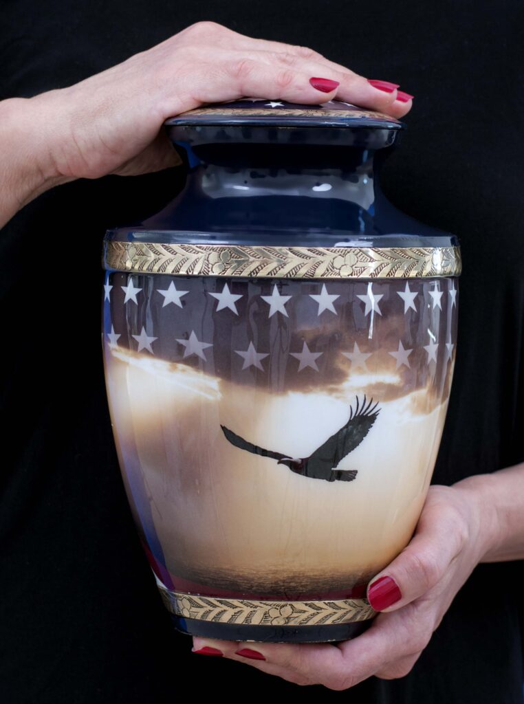 urn for ashes 200 cubic inch with stars and stripes of the american flag